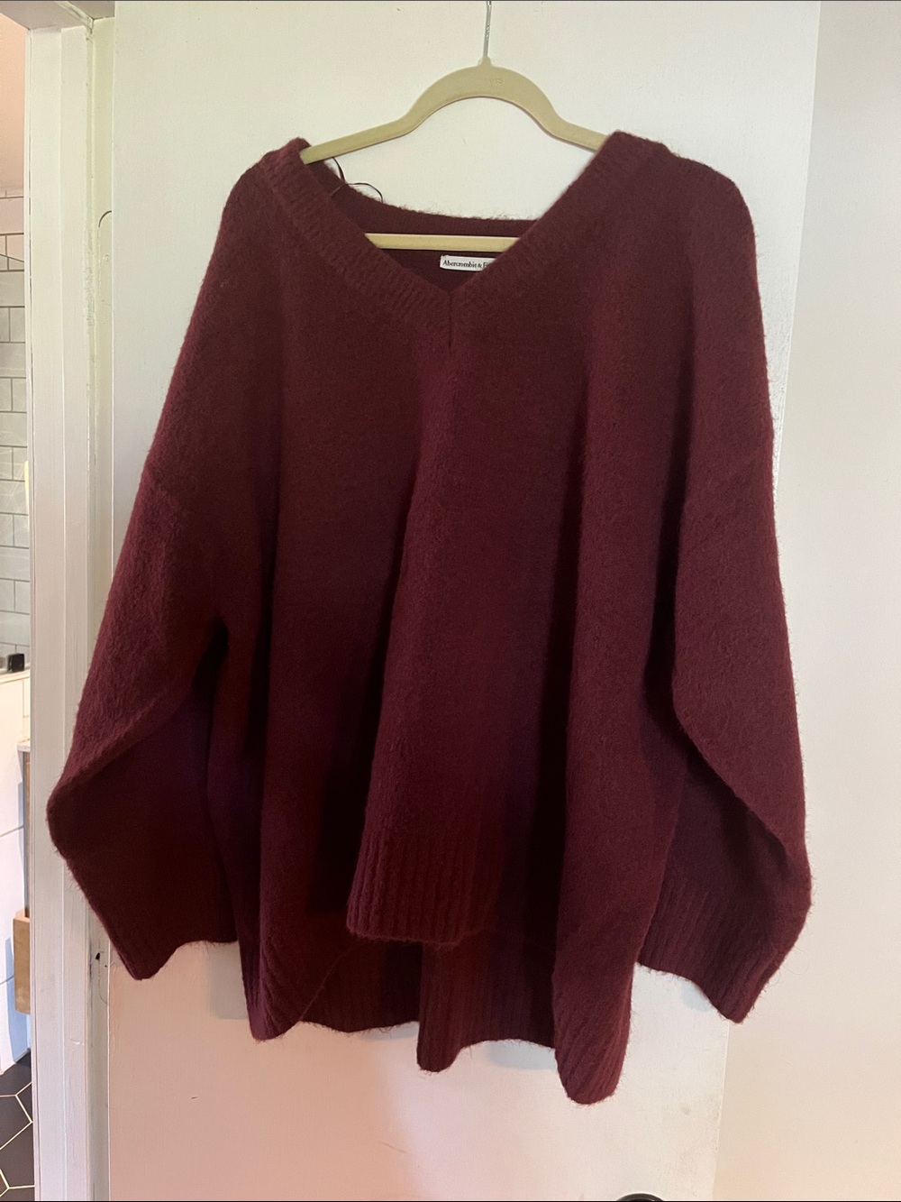 Abercrombie & Fitch Women's V-Neck Sweater - Burgundy